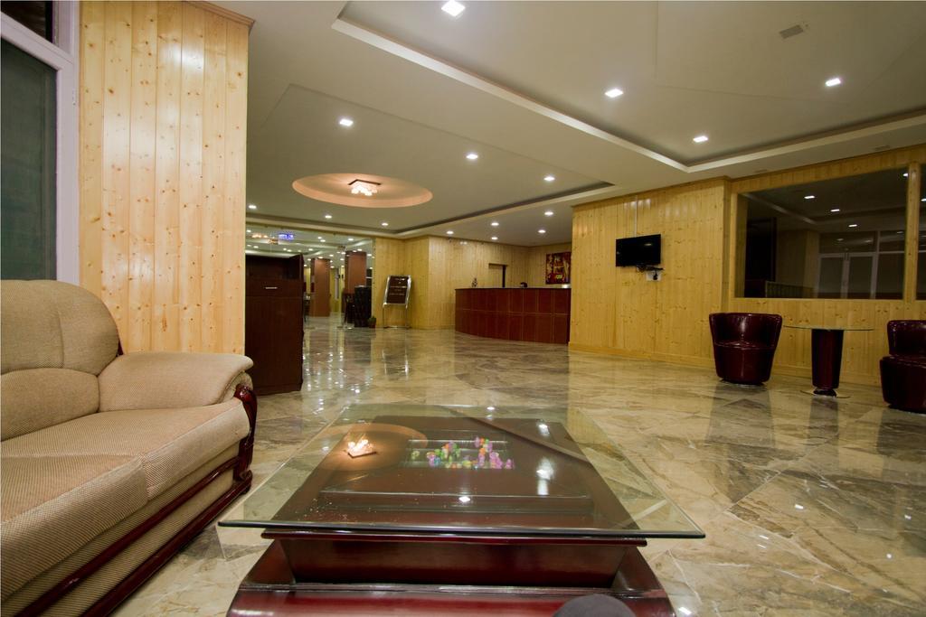 Adb Rooms Snow Touch Resort Manāli Esterno foto
