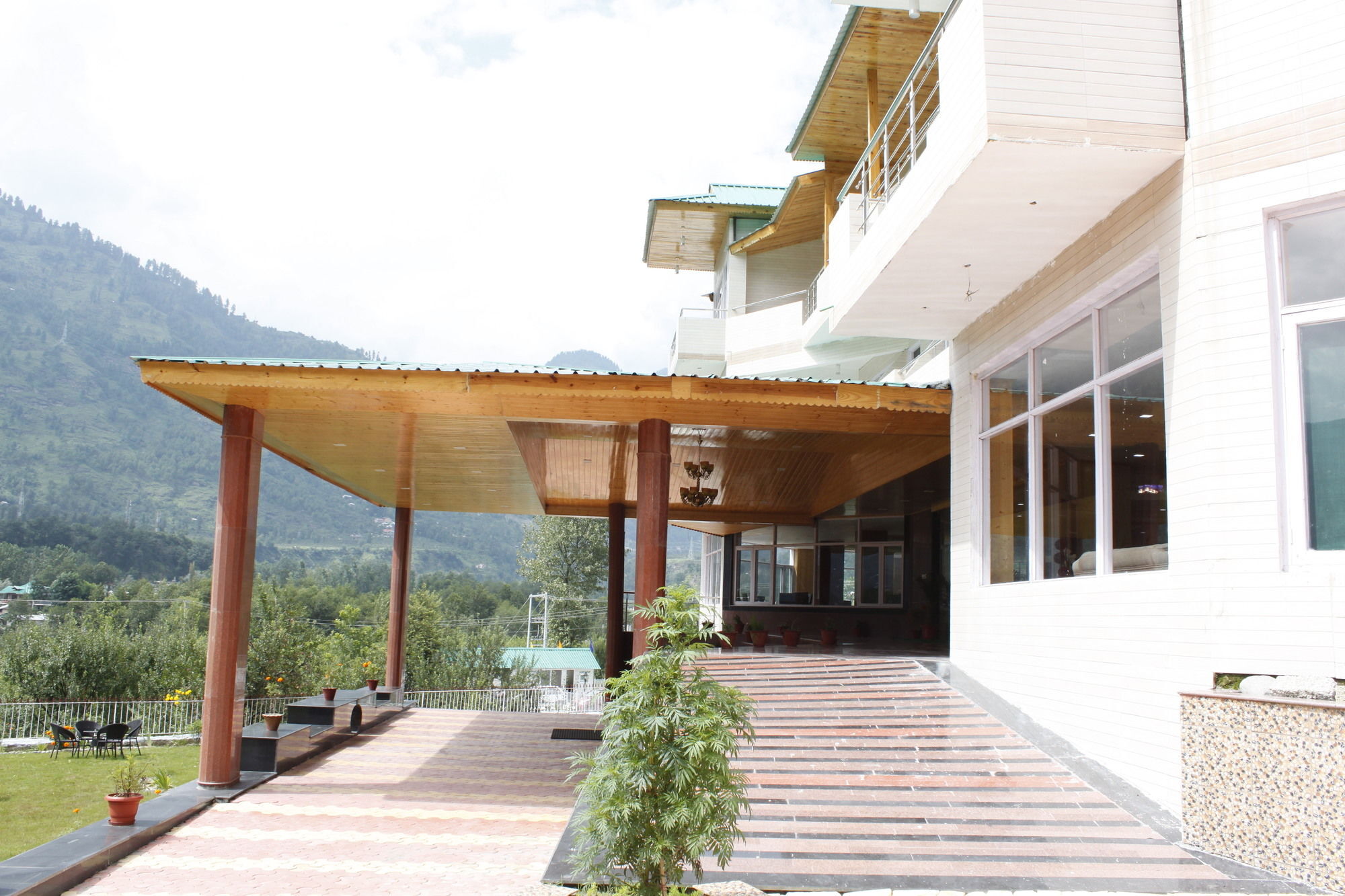 Adb Rooms Snow Touch Resort Manāli Esterno foto