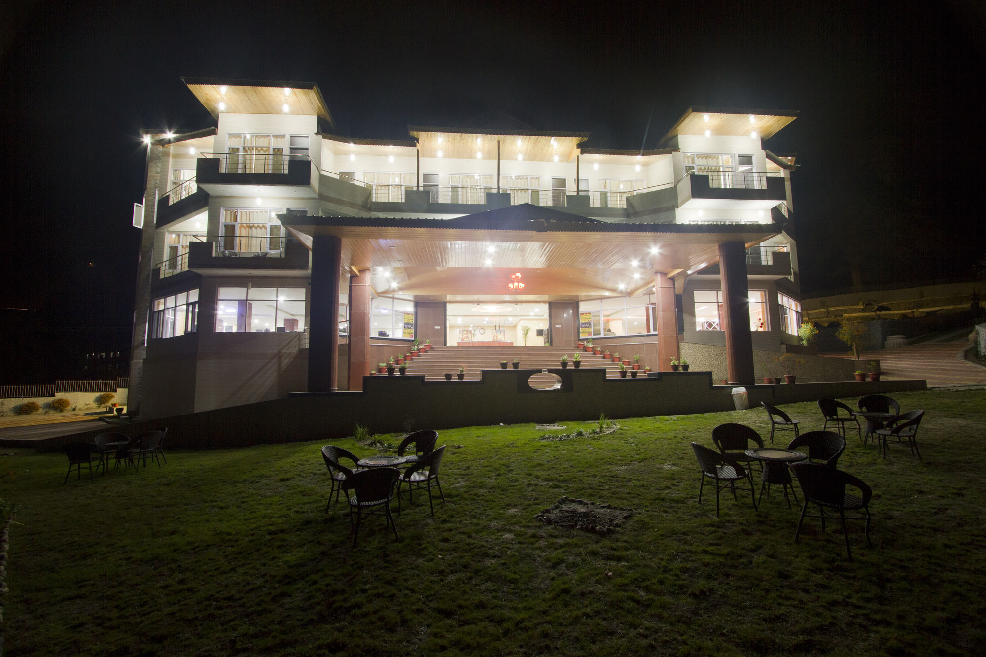 Adb Rooms Snow Touch Resort Manāli Esterno foto